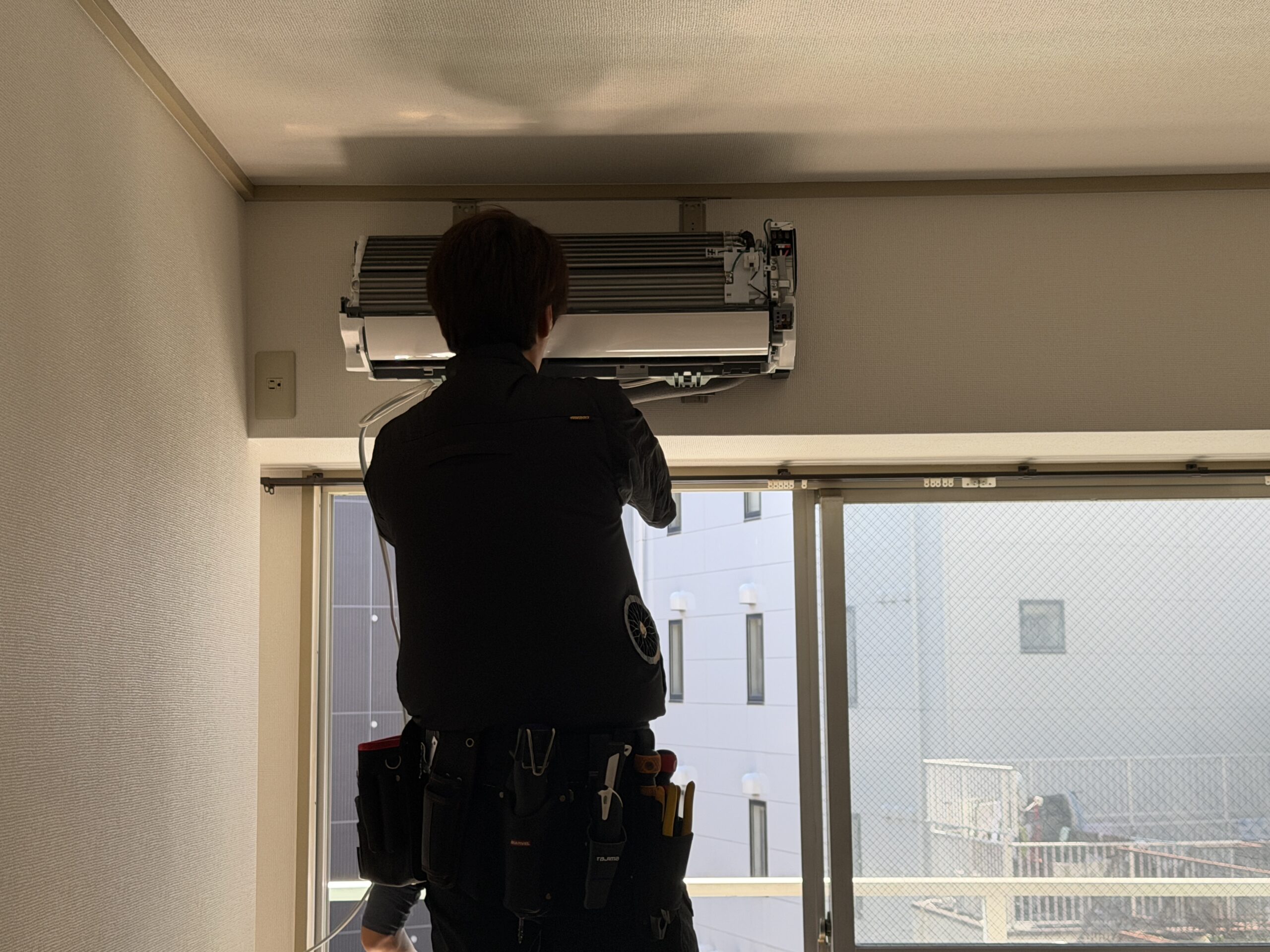 エアコンの作業風景