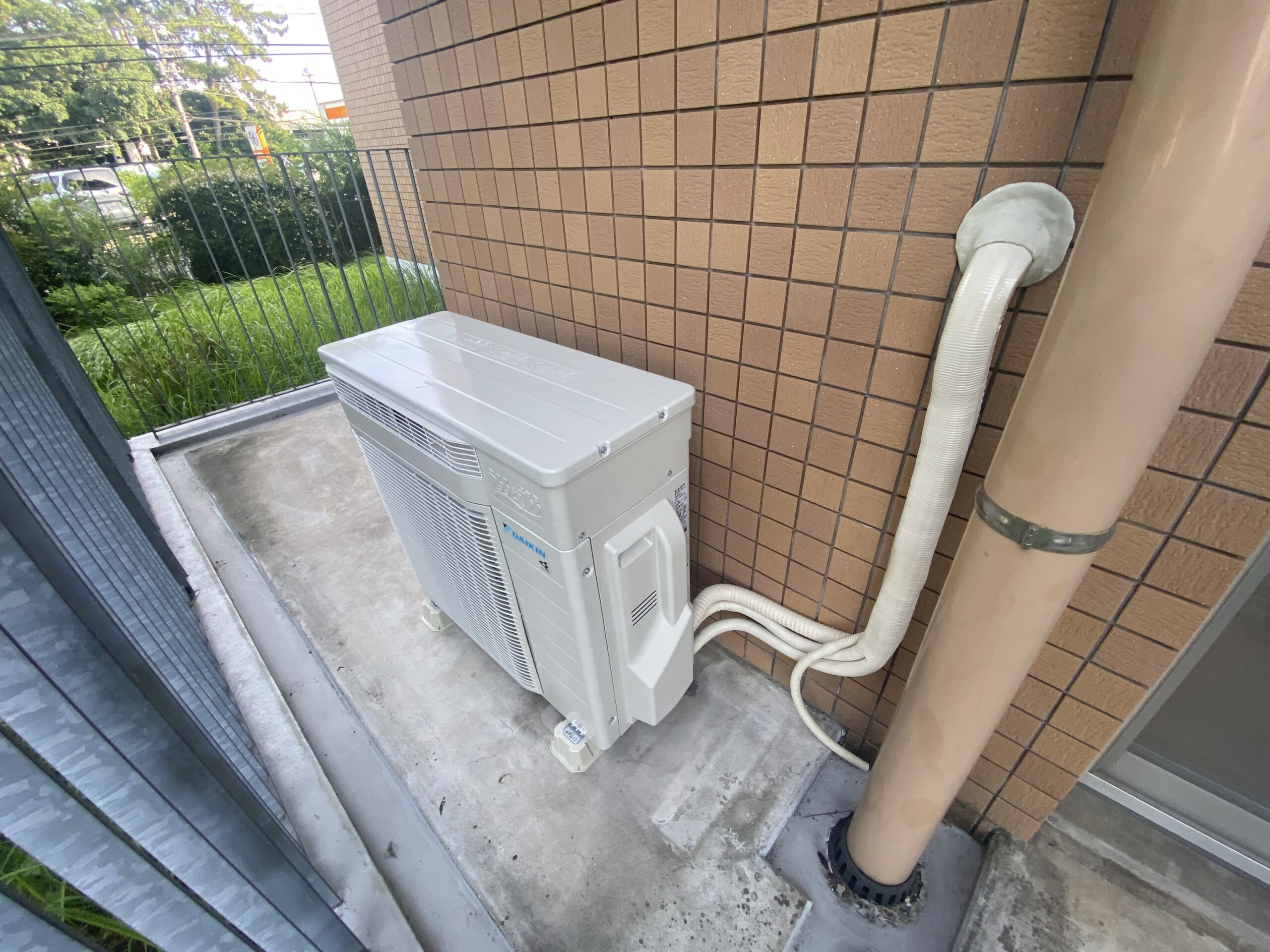 室外機と配管の納まり
